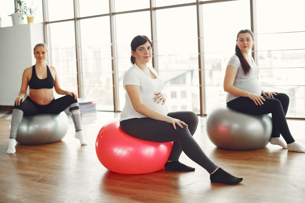 Pregnant woman participating in safe prenatal exercise