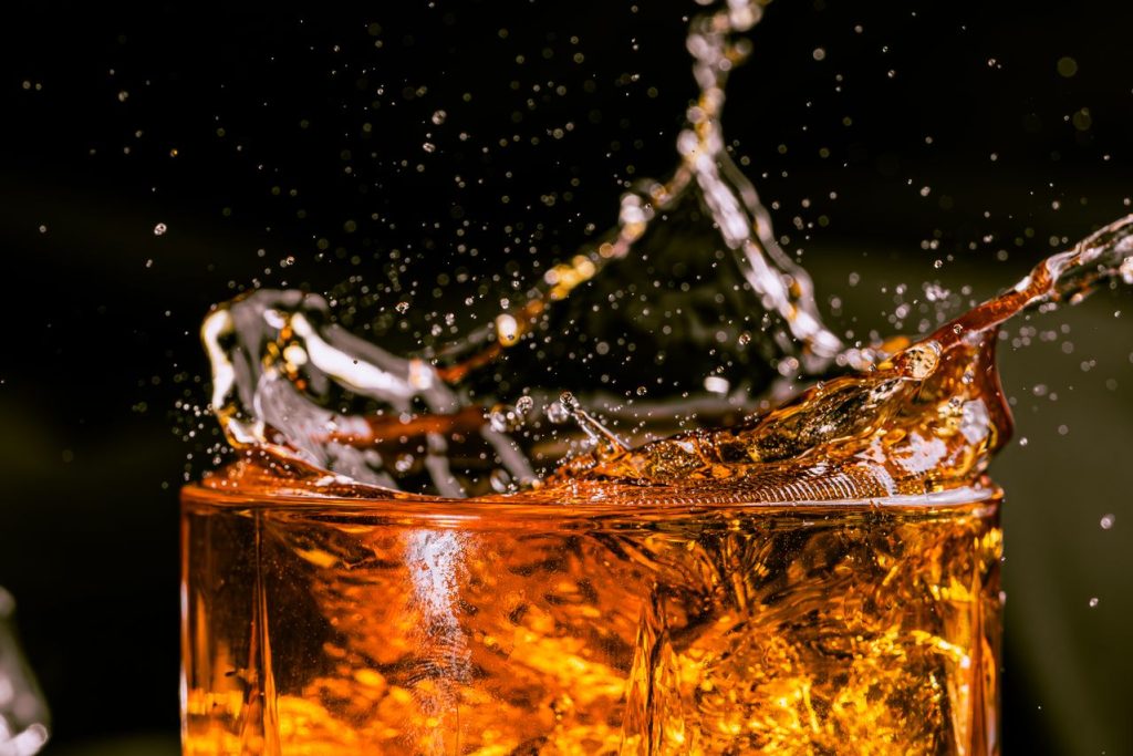 Refreshing sugary beverage in a glass representing research into sugary drinks, sugar intake and brain health